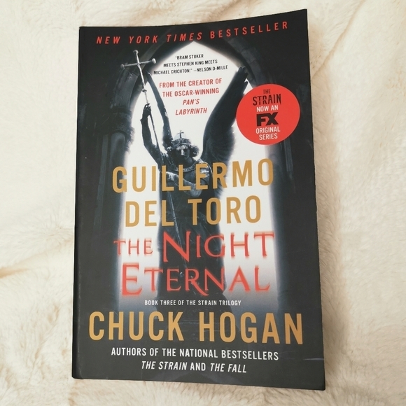 Other - 🩵 3/$25🩵The Eternal Night Paperback by Chuck‎  Hogan and Guillermo Del Toro